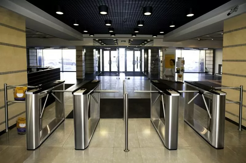 Контроль входа и турникеты в Бизнес центре в Тольятти